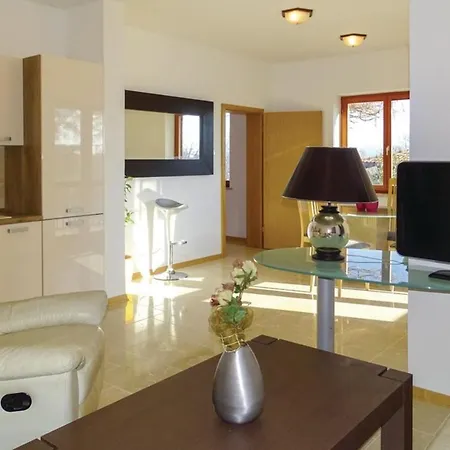 Apartamento Pool Pomjan